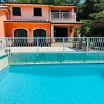 Con Piscina Sul *