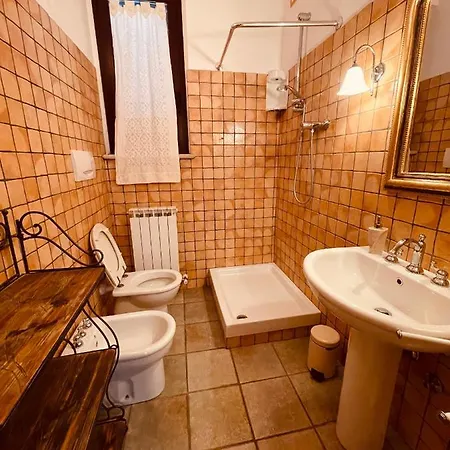 Con Piscina Sul سان فيليسيانو